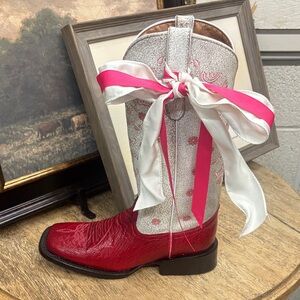 VINTAGE pink & white Women's Boots 💕